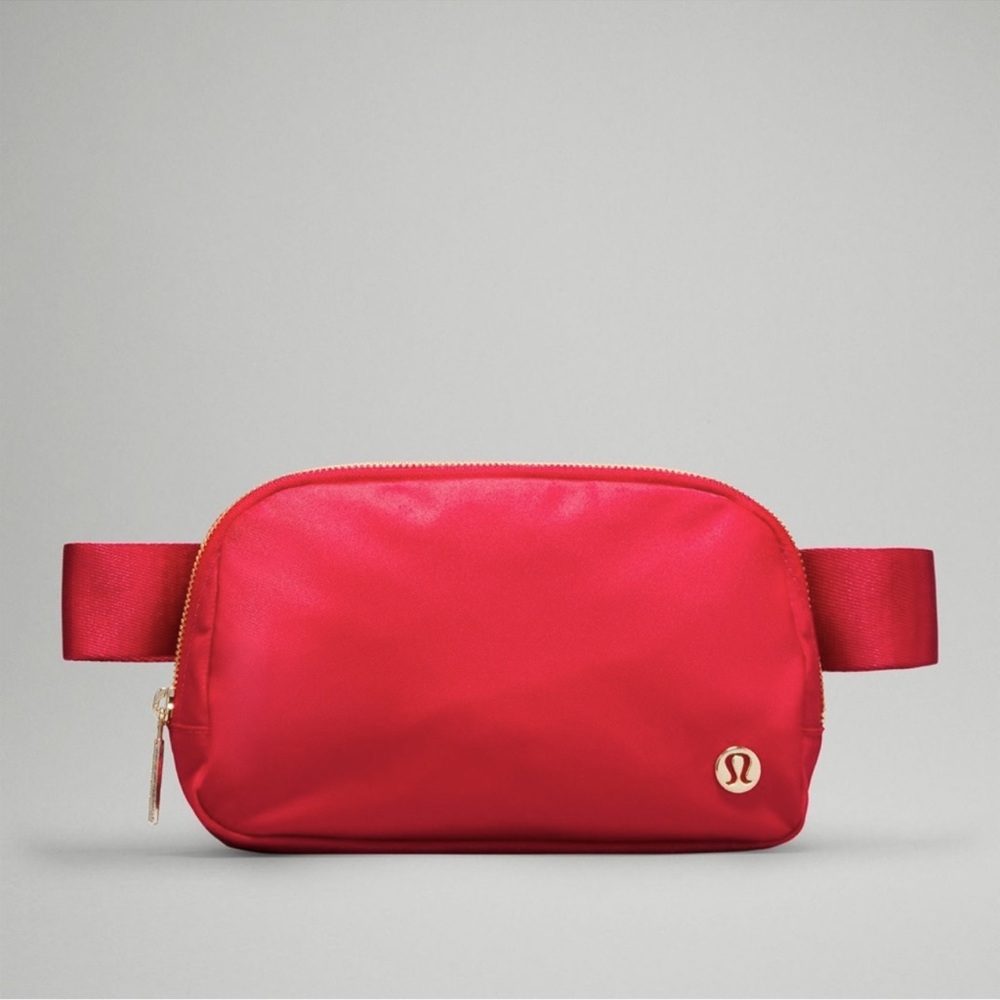 lululemon Everywhere Belt Bag New Year